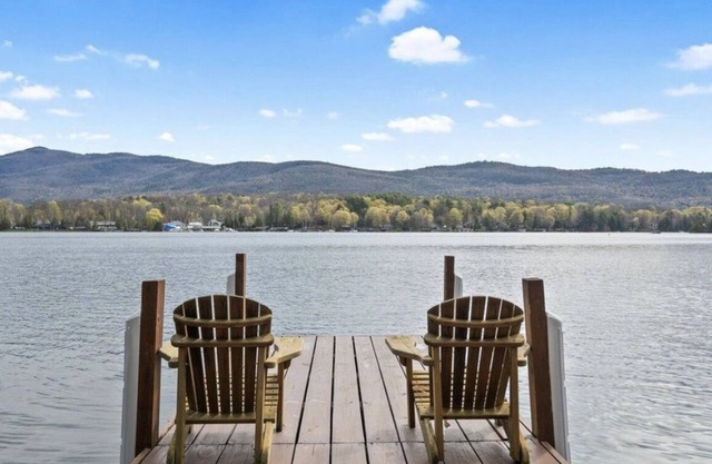 Beautiful Lakeside Home on Quiet Bay