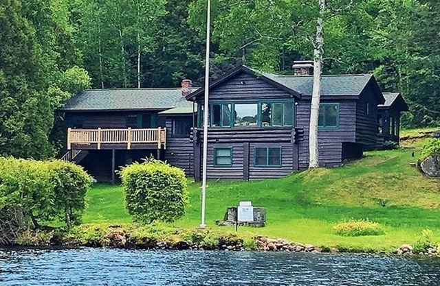 Beautiful Lakeside Log Home W/Steam Room