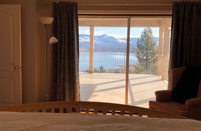 Hermosa vista al lago 3 hab en West Kelowna