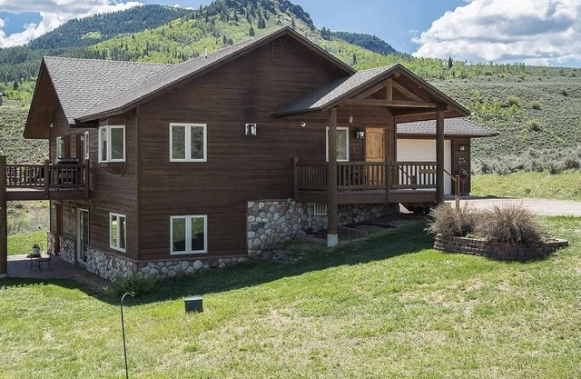 Beautiful Lakeview home - 360 views. In Stagecoach State Park.