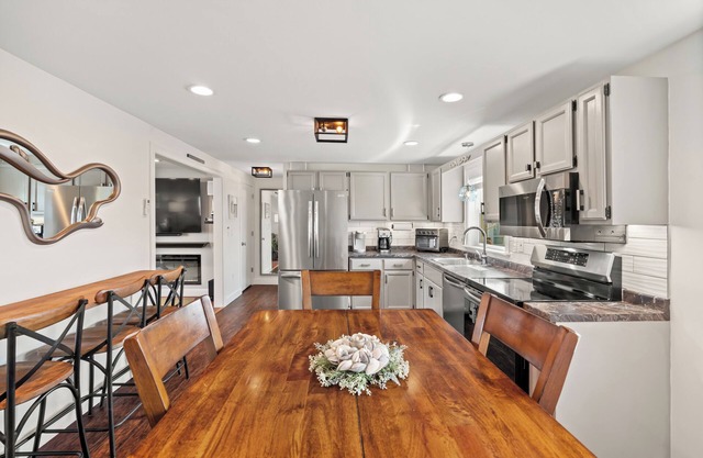 Beautiful, Large 3-bedroom luxury apartment that's 300' from Salisbury Beach