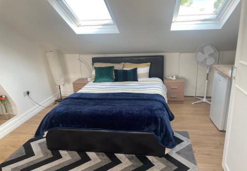 Beautiful loft with En-Suit in a family house,