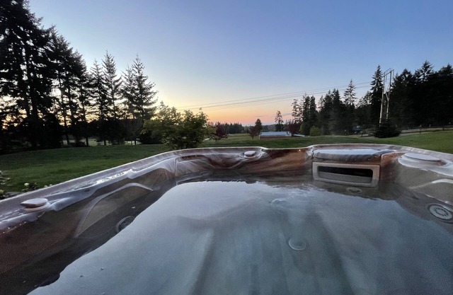 Beautiful Log Cabin Studio, Hot Tub, Free EV Charger
