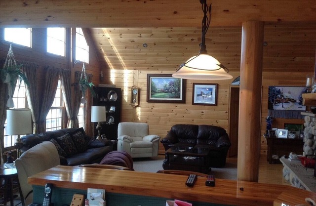Beautiful Log Cabin close to beaches/Golf & Cabot Trail