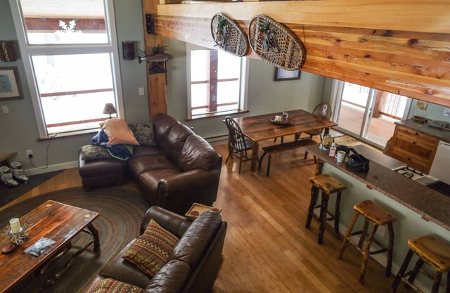 Hermosa casa de troncos. Cerca de McCall. Tranquilo y espacioso.