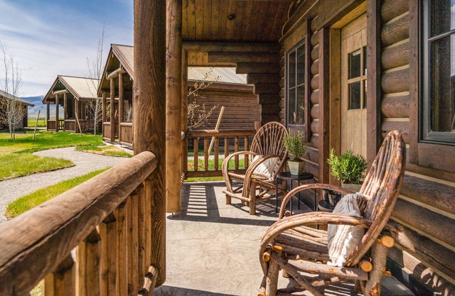 Beautiful Log Cabin in Paradise Valley, Montana
