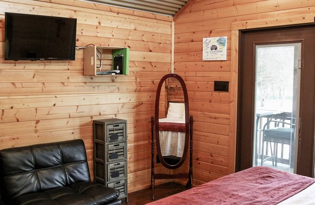 Cabañas de madera en un entorno campestre de 20 acres a solo minutos de distancia de las ciudades