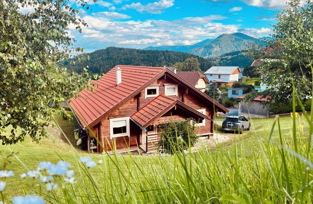 Hermosa casa de madera en la soleada Carintia con fantásticas vistas entre Lagos