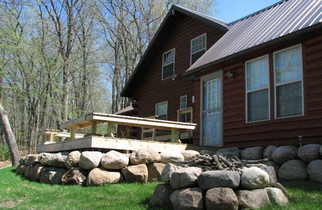 Hermosa casa de troncos, con impresionantes vistas en Big Pine Lake cerca de Perham, MN.