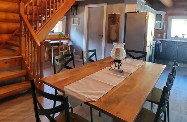 Beautiful Log House in the Shuswap-Sorrento, BC