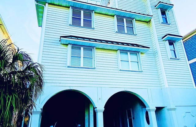 Uno de los preciosos gemelos personalizados de OIB: lujo frente al mar