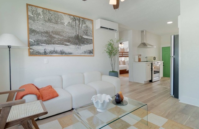 Beautiful Luxury Loft - minutes from beaches and downtown! w/ Free Shuttle Rides