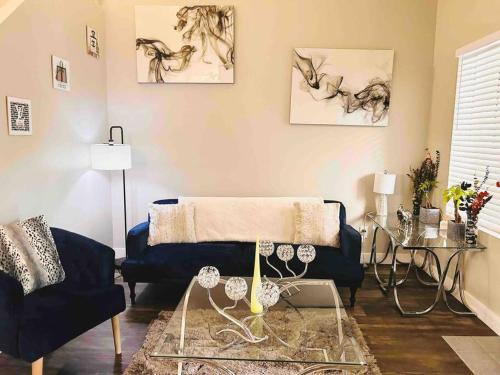 Beautiful, Luxury, Getaway, LovELy LoFT, Mins Away