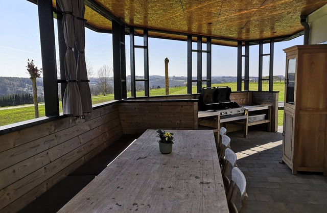 Beautiful, Luxury Home with Sauna, Hot Tub, Private Bathrooms