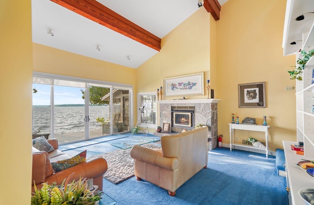 Beautiful Luxury Lake Front Cottage Georgian Bay