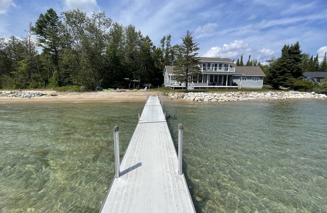Nuevos Luxury Waterfront Home minutos de Suttons Bay y Traverse City