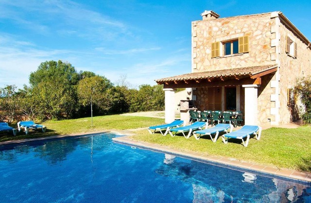Preciosa casa rural mallorquina Son Mas con piscina privada y Wi-Fi gratuito
