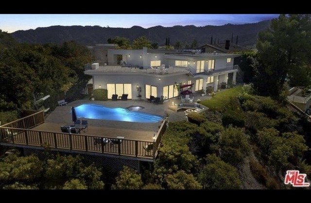 Beautiful Mega Mansion in Los Angeles!