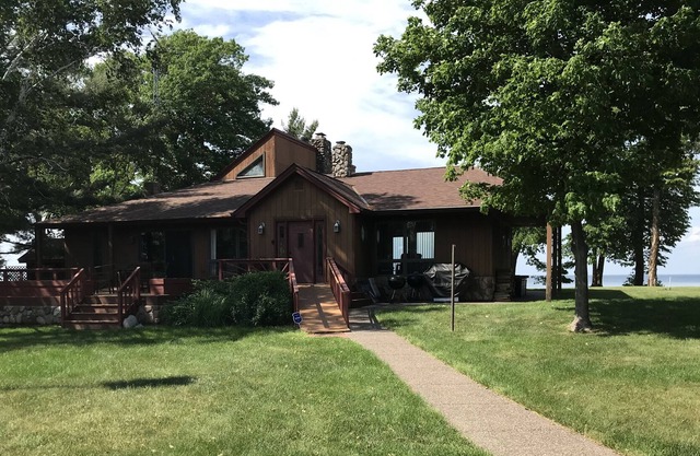 Beautiful Mille Lacs lake home