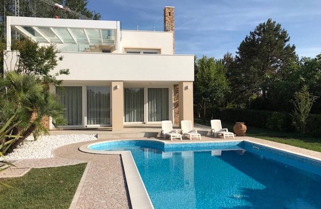 Hermosa villa moderna en Albarella por Beahost