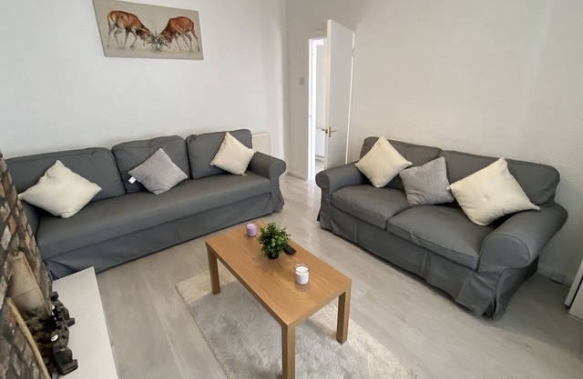 Beautiful Modern 3-Bed House in Wallasey Near City