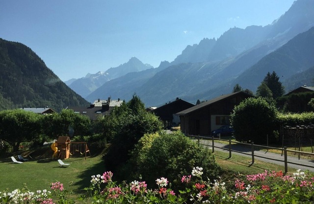 Beautiful modern 3 bed en-suite chalet apartment with balcony
