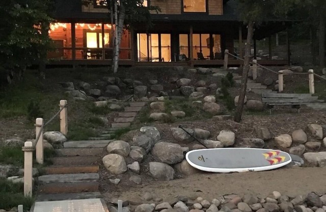 Hermosa y moderna cabaña de nueva construcción en la tranquila bahía de Rush Lake