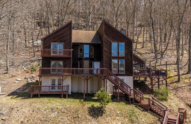 Beautiful Modern Lodge! Pool Table,8 TVs Wi-Fi Linen provided Central AC