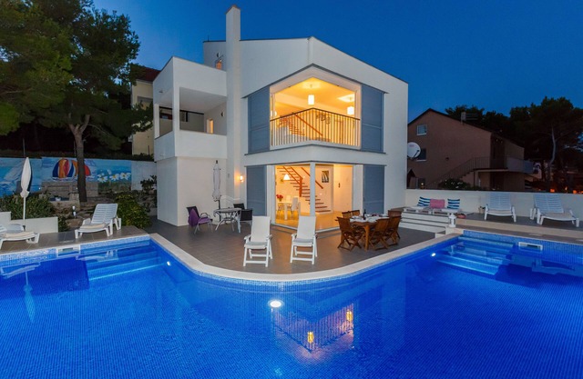 Hermosa villa moderna