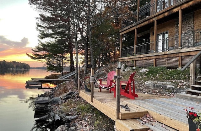 Beautiful Muskoka Lakehouse on Healey Lake! Pets welcome!