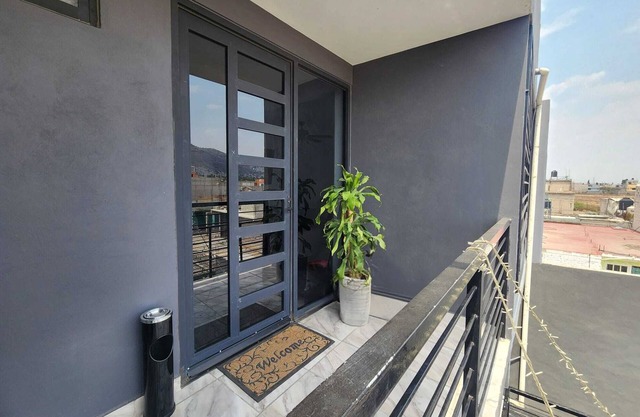 Beautiful condo with terrace 45 minutes from the Mexico City airport.