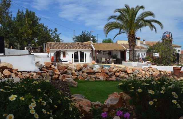 Hermosa villa de naturaleza en alquiler en Jalón. Cerca de la playa de Calpe ...