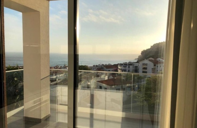 Beautiful Nazaré Apartment, Steps to the Beach!