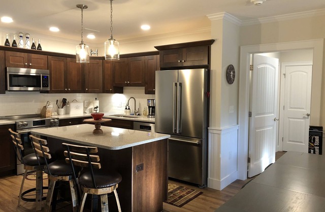 Beautiful New 1st floor Condo at the base of Cranmore Mountain