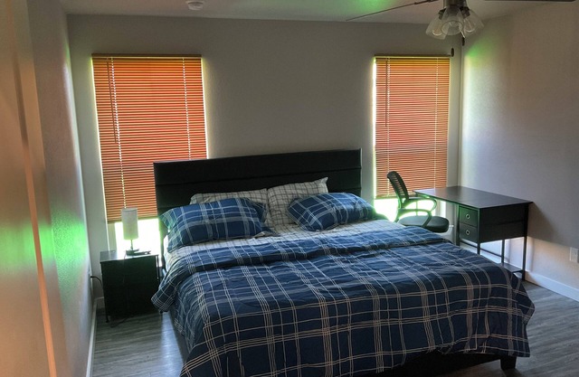 Beautiful new 3-bedroom townhome in Odessa with AC, WiFi. Enjoy your stay