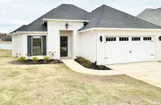 Beautiful, New 4BR lake home located between Starkville and Columbus off Hwy 82