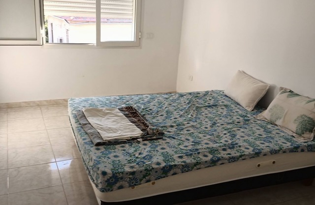 Beautiful new apartment .Tunis 10 minutes walk from Cv Metro stop 300 m. quiet.