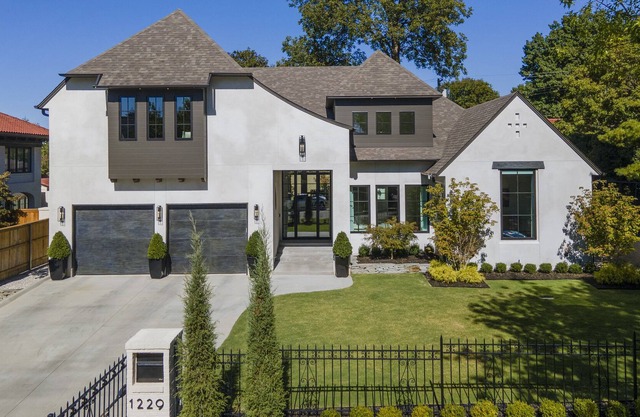 Beautiful new build in the heart of historic Maple Ridge!