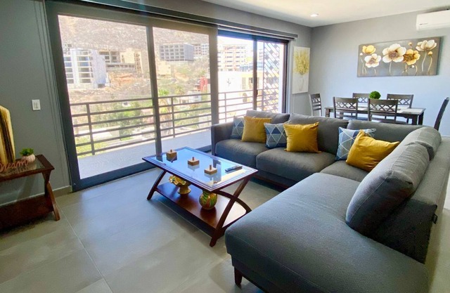 Hermoso Nuevo Condominio Sea Breeze