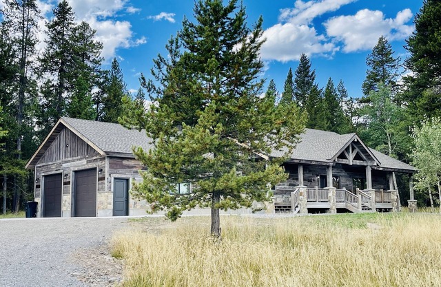Beautiful new construction - wifi - covered deck - BBQ - Close to Yellowstone!