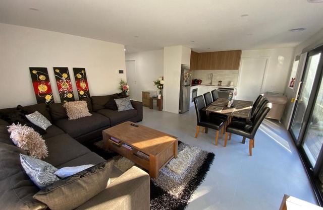 Beautiful New Holiday Place 5 Mins To Beach With Kitchen And Office Nook