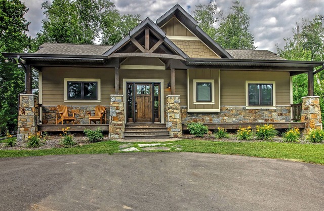 Hermosa casa nueva en lago privado frente al lago Gull y otros lugares locales!
