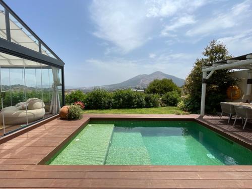 Beautiful New Home & Pool Mountain View
