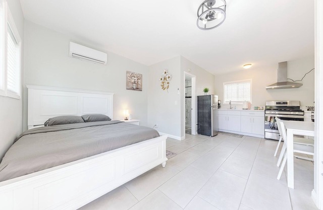 Beautiful New Studio In Arcadia With Kitchen-C