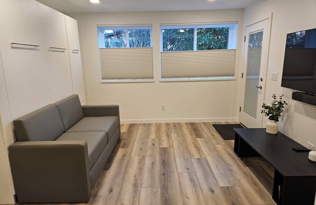 Beautiful New Studio in the Hills of Ashland