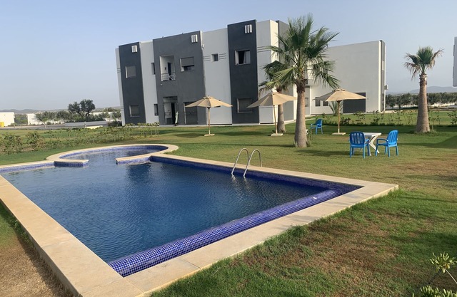Hermoso apartamento nuevo amueblado S + 2 con vista al mar