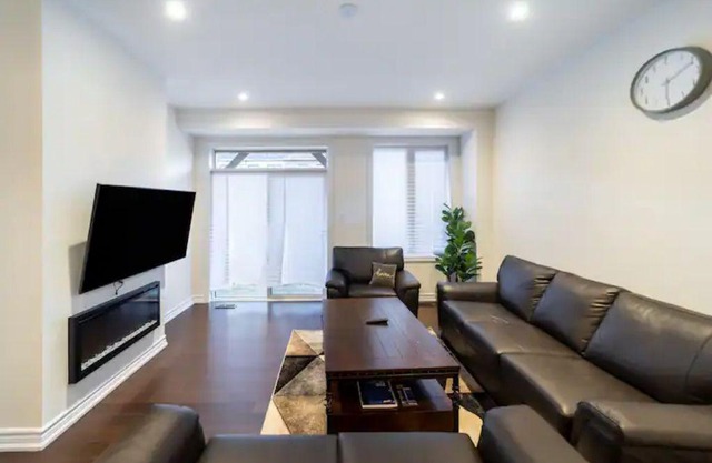 Beautiful New Townhouse in Quiet Neighbourhood