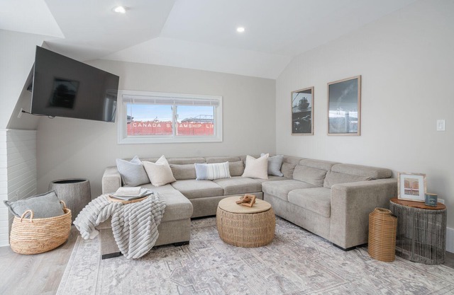 Beautiful newly renovated home w/ canal view