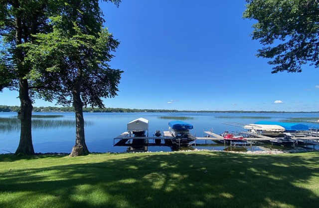 Beautiful newly remodeled Lake Le Homme Dieu getaway