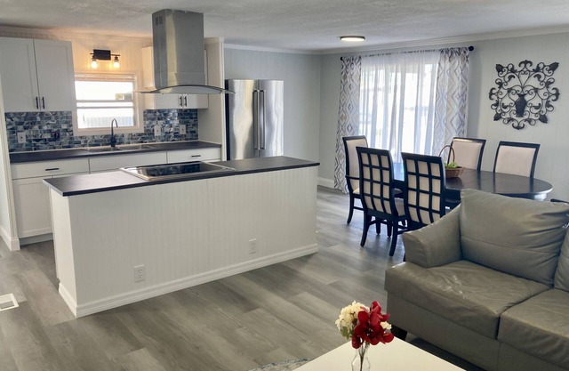 Beautiful newly remodeled 2bed/2bath house for rent in 45+ community.